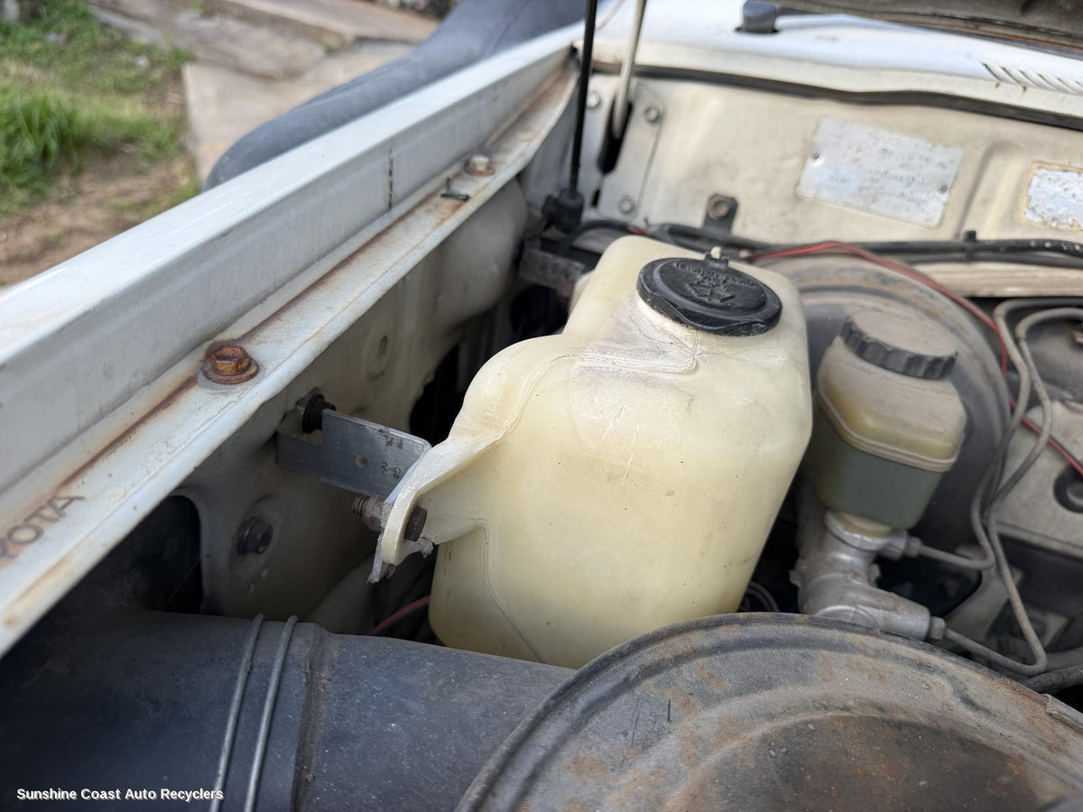 1992-1998 Toyota Landcruiser Washer Bottle