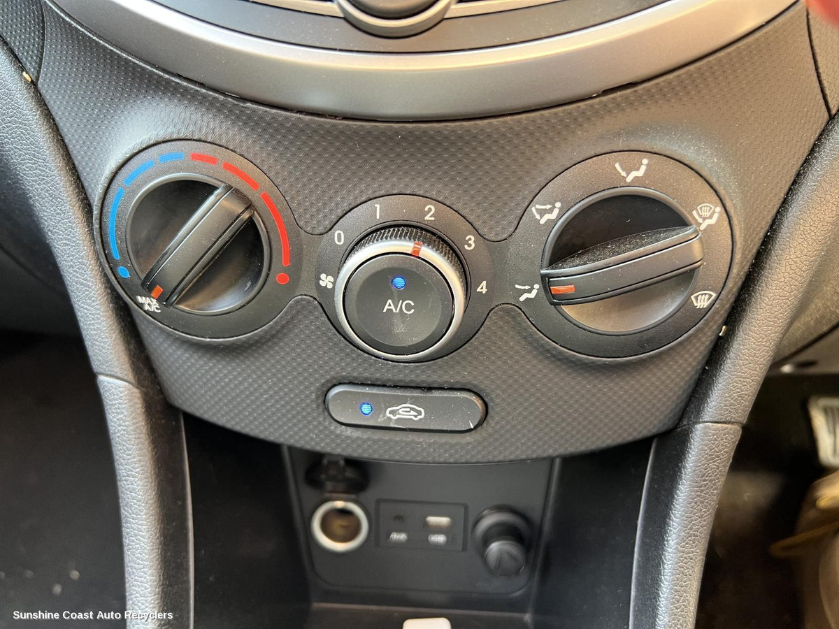 2011-2019 Hyundai Accent Heater Ac Controls