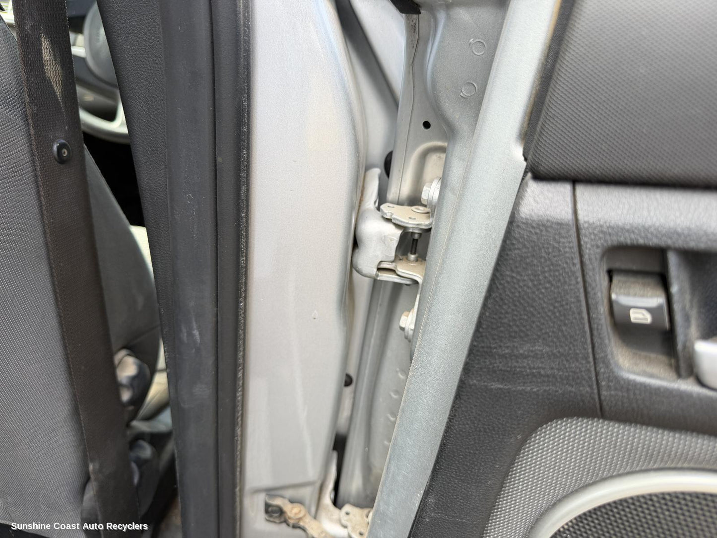 2010-2013 Holden Commodore Pwr Dr Wind Switch