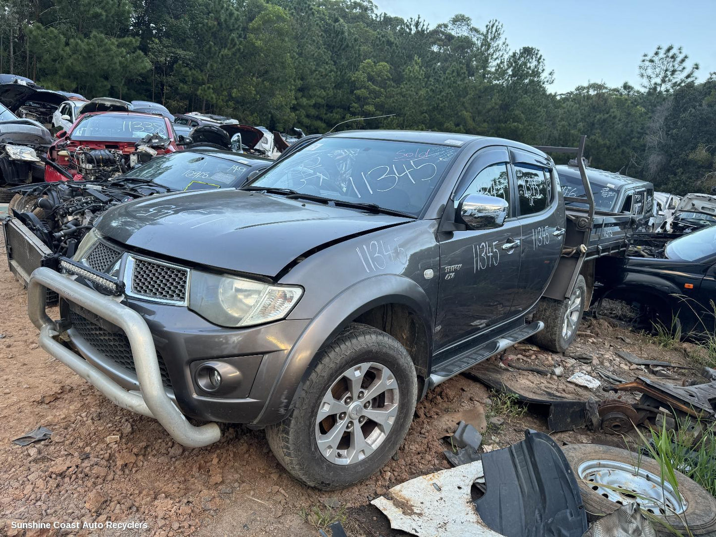 2011 Mitsubishi Triton Console