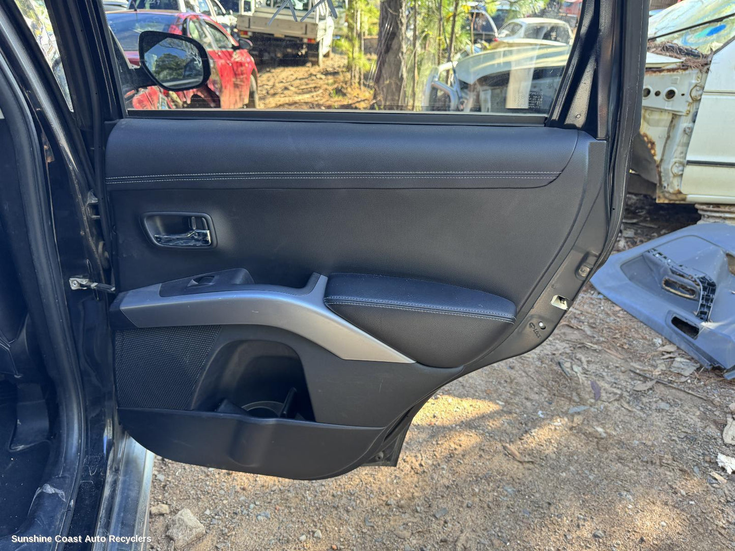 2010 Mitsubishi Outlander Door Handle