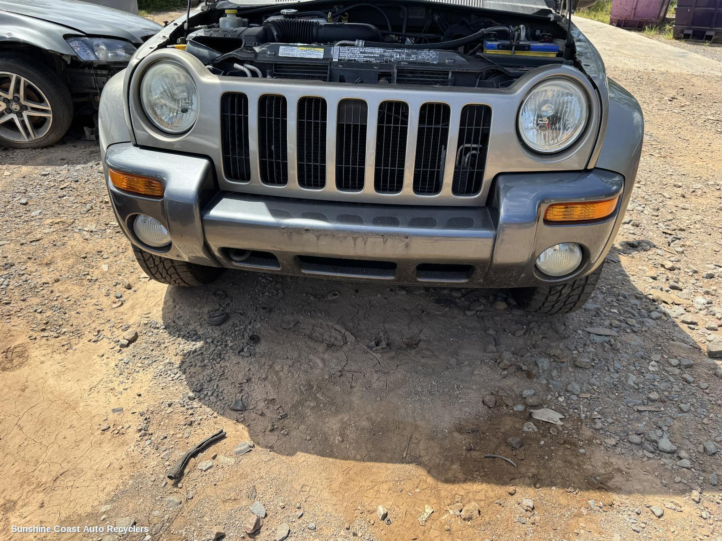 2004 Jeep Cherokee Grille