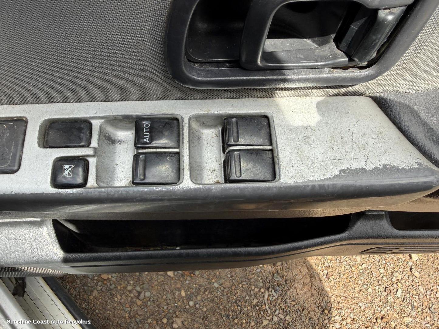 1997-2015 Nissan Navara Pwr Dr Wind Switch