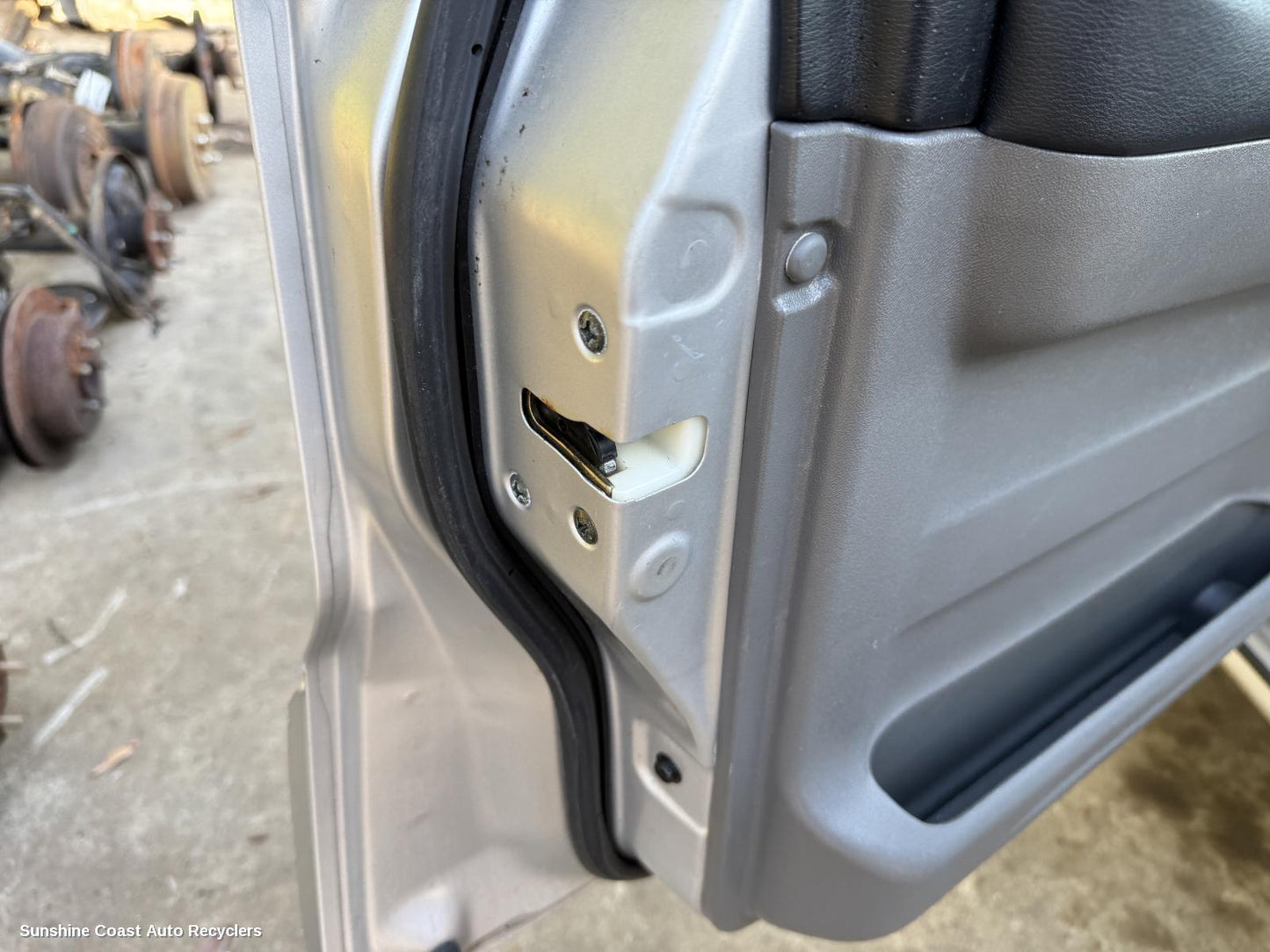 2002 Mitsubishi Pajero Door Boot Gate Lock