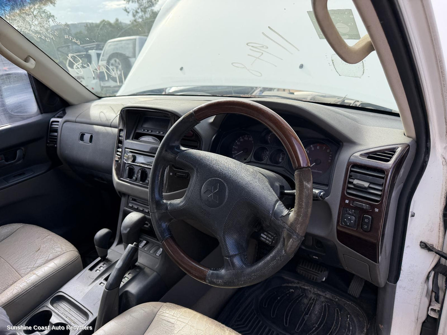 2000-2002 Mitsubishi Pajero Misc