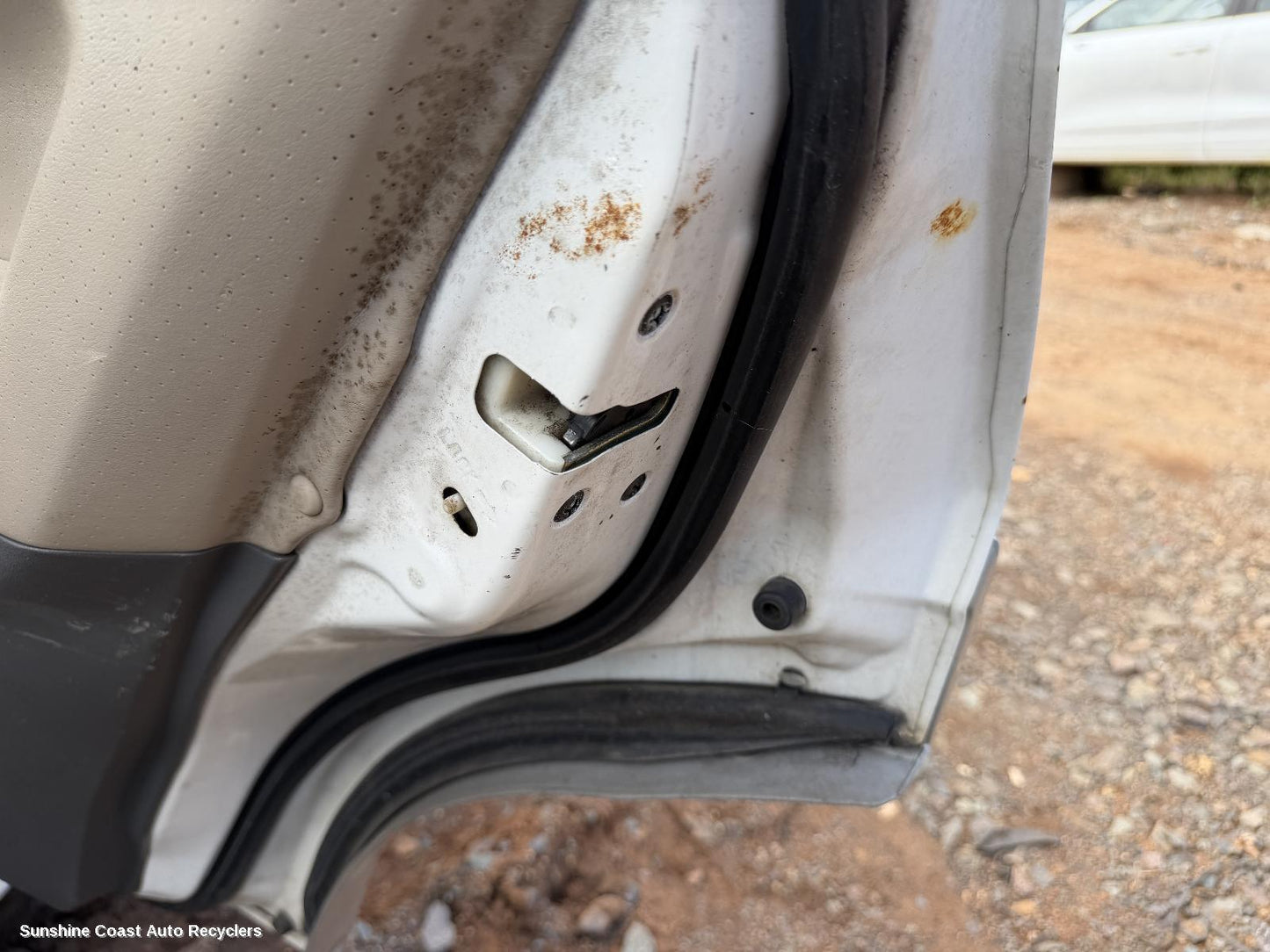 2000-2006 Mitsubishi Pajero Door Boot Gate Lock