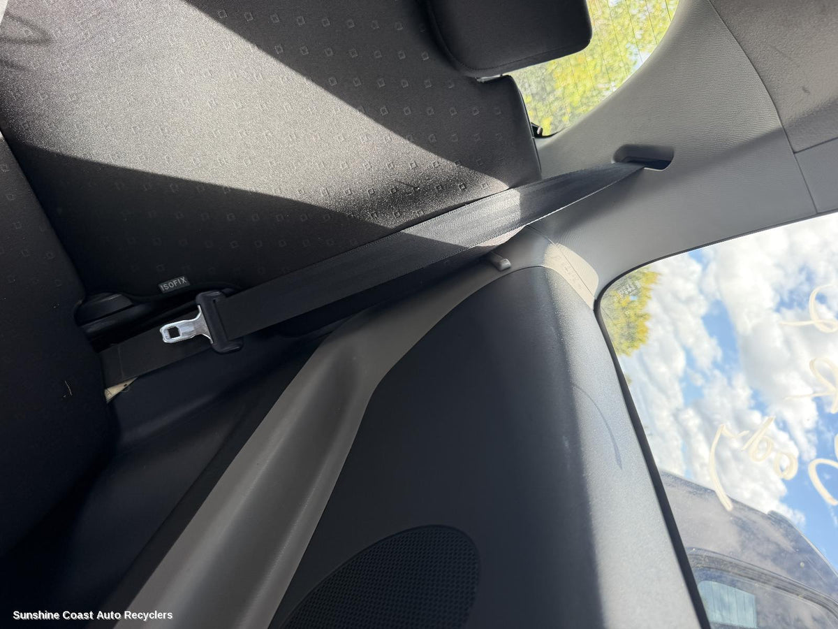 2005-2011 Toyota Yaris Seatbelt Stalk