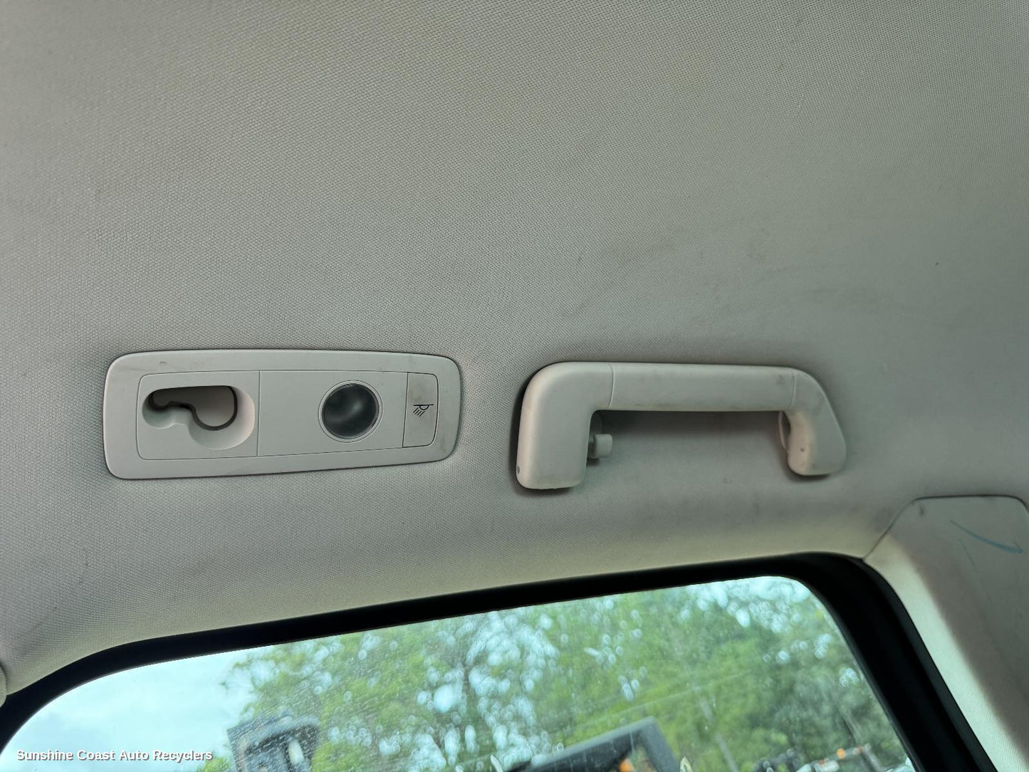 2010-2018 Volkswagen Touareg Courtesy Light