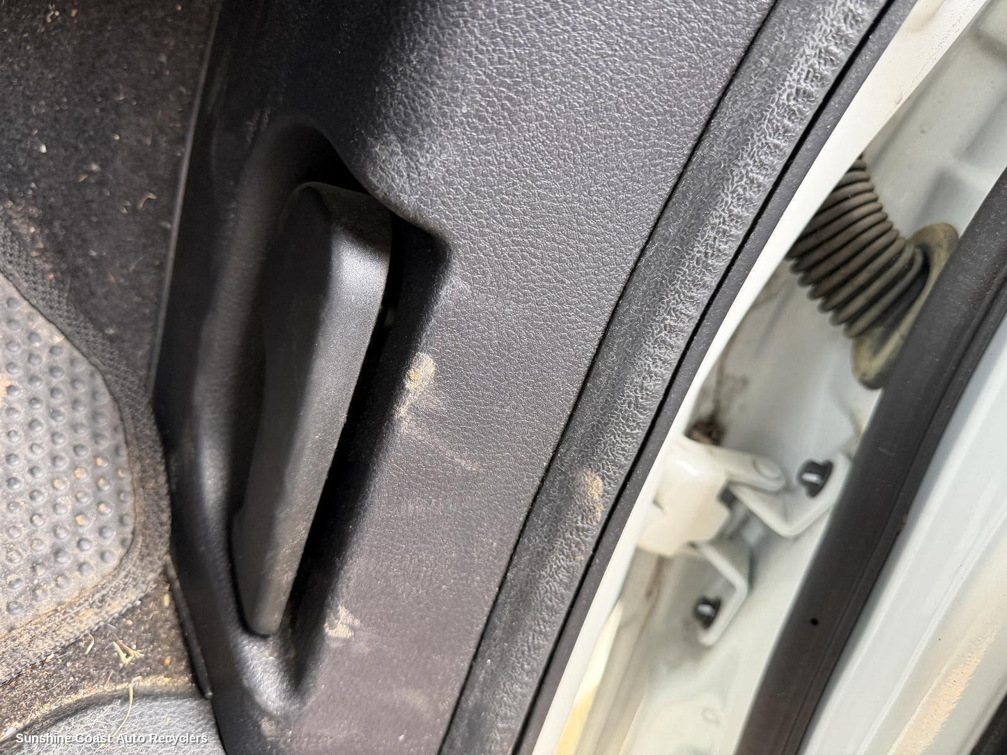 2015-2025 Ldv G10 Bonnet Release