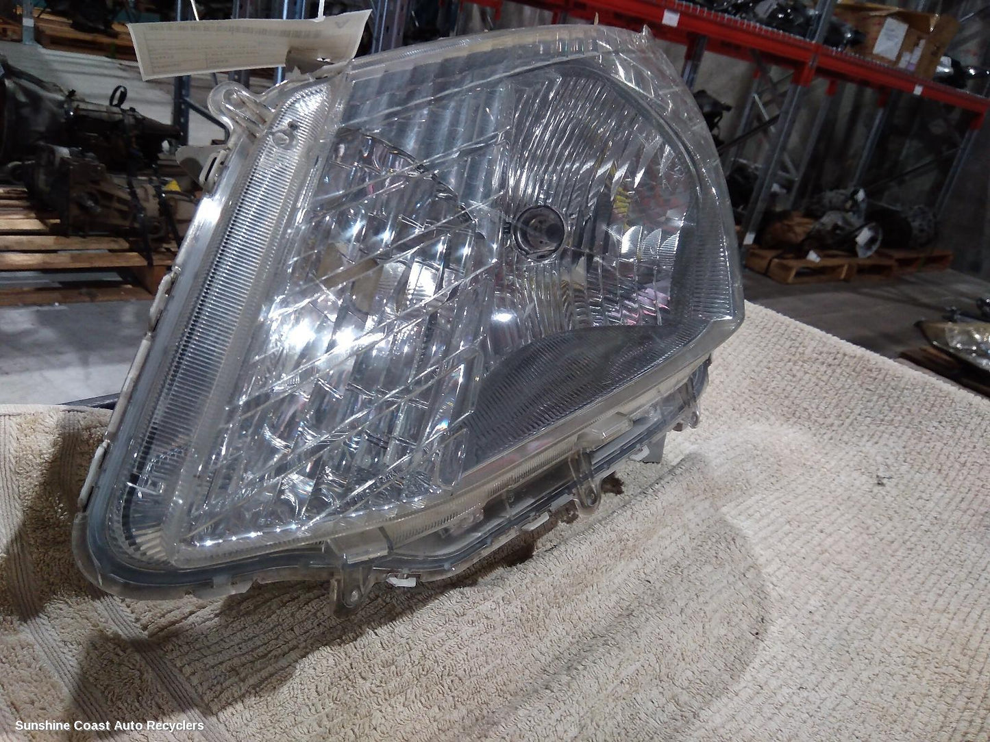 2014 Isuzu Dmax Left Headlamp