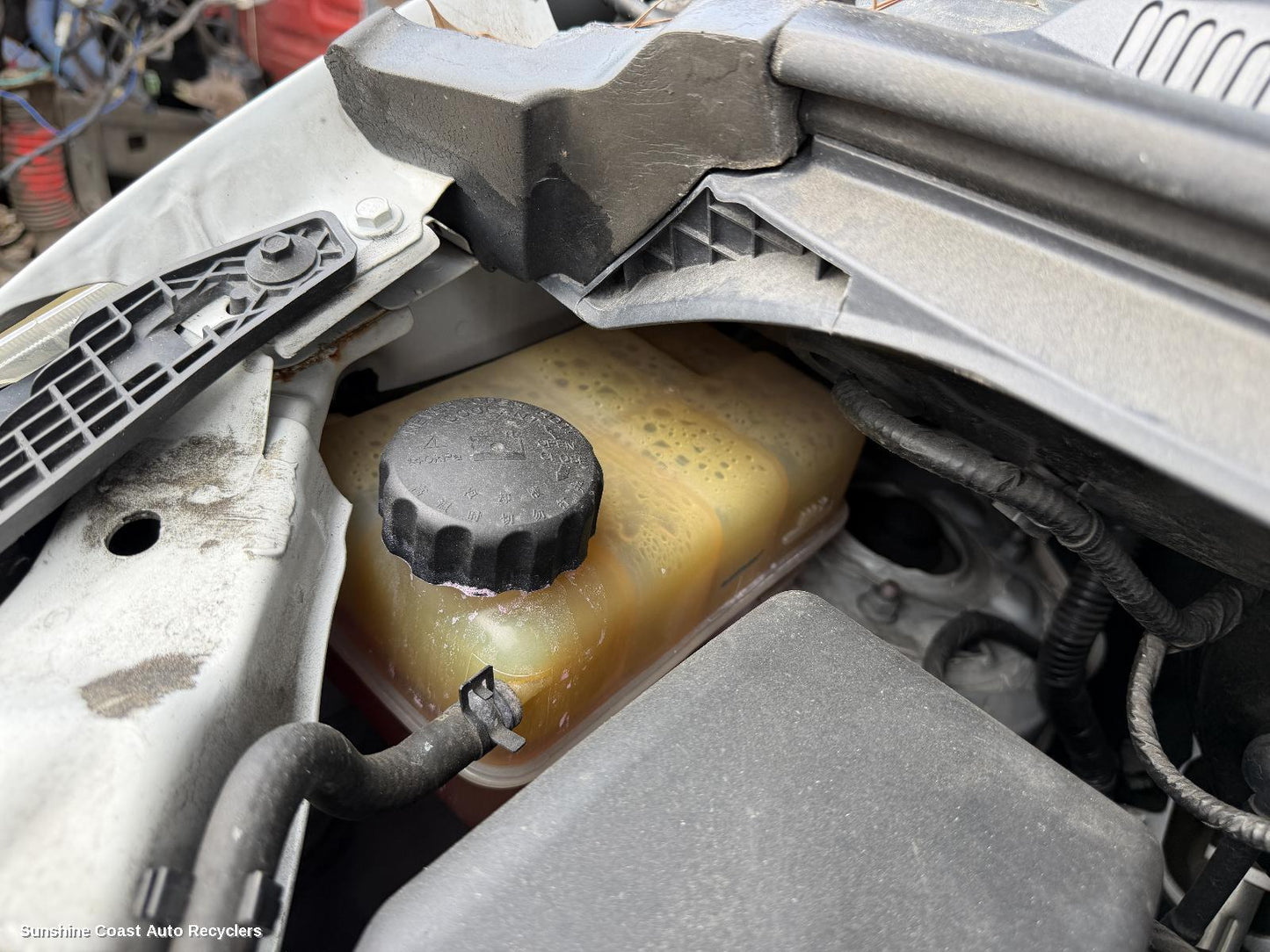 2015-2025 Ldv G10 Overflow Bottle