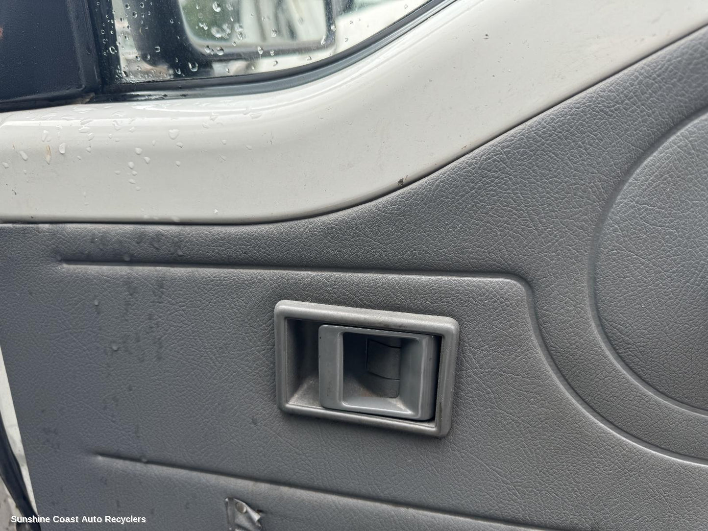 2012 Mitsubishi L300 Door Handle