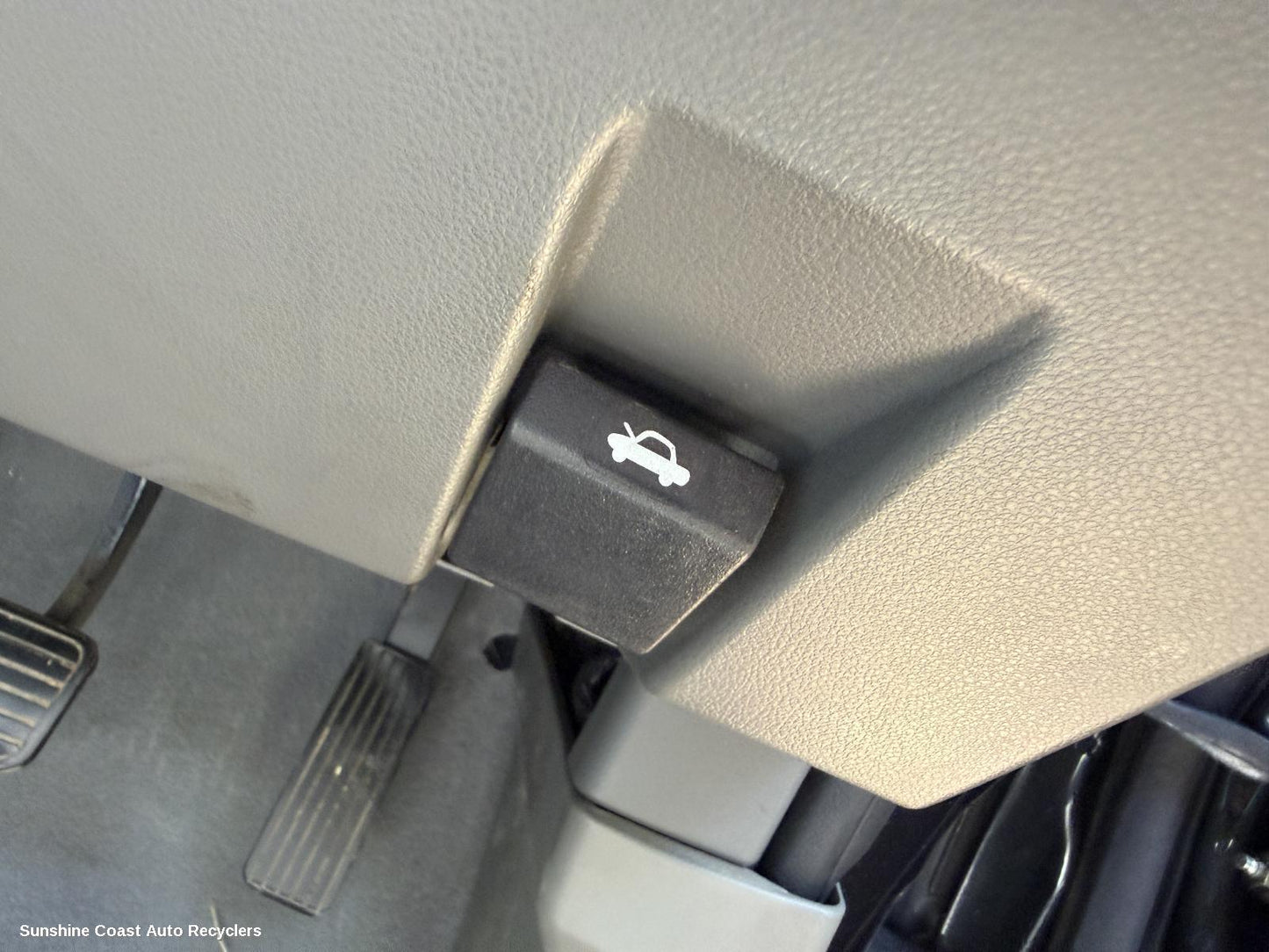 2011-2015 Great Wall V200/v240 Bonnet Release
