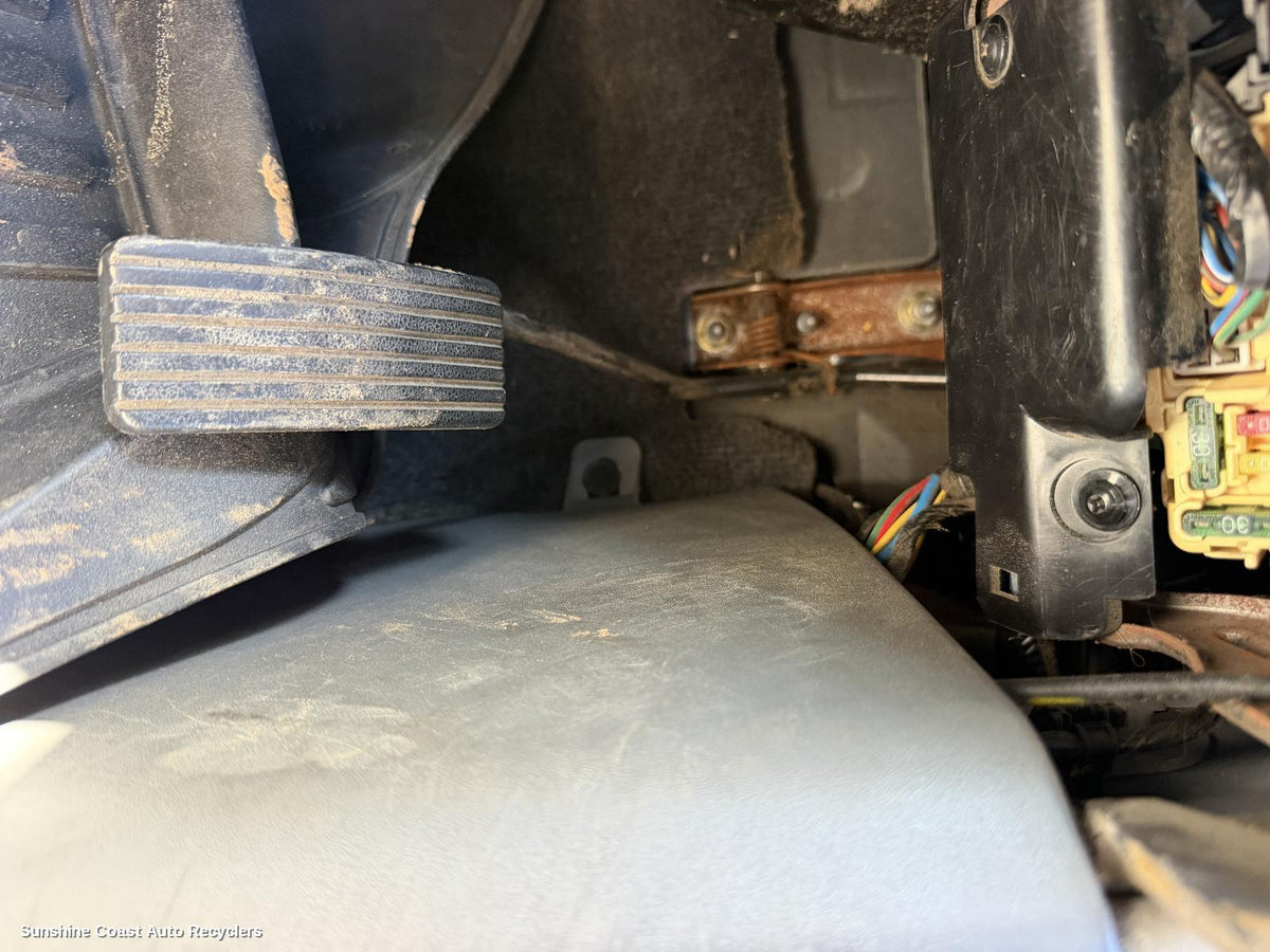 2002-2006 Mitsubishi Pajero Pedal Assembly