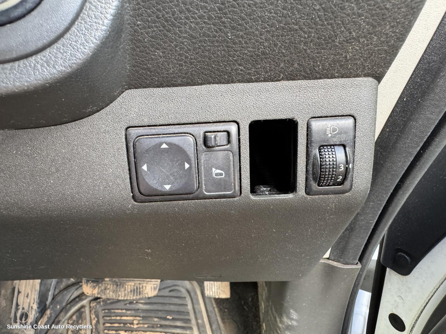 2010 Nissan Navara Misc Switch Relay