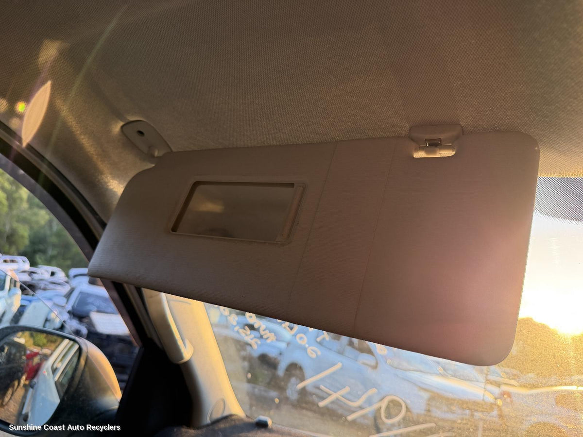 2010-2022 Volkswagen Amarok Sunvisor