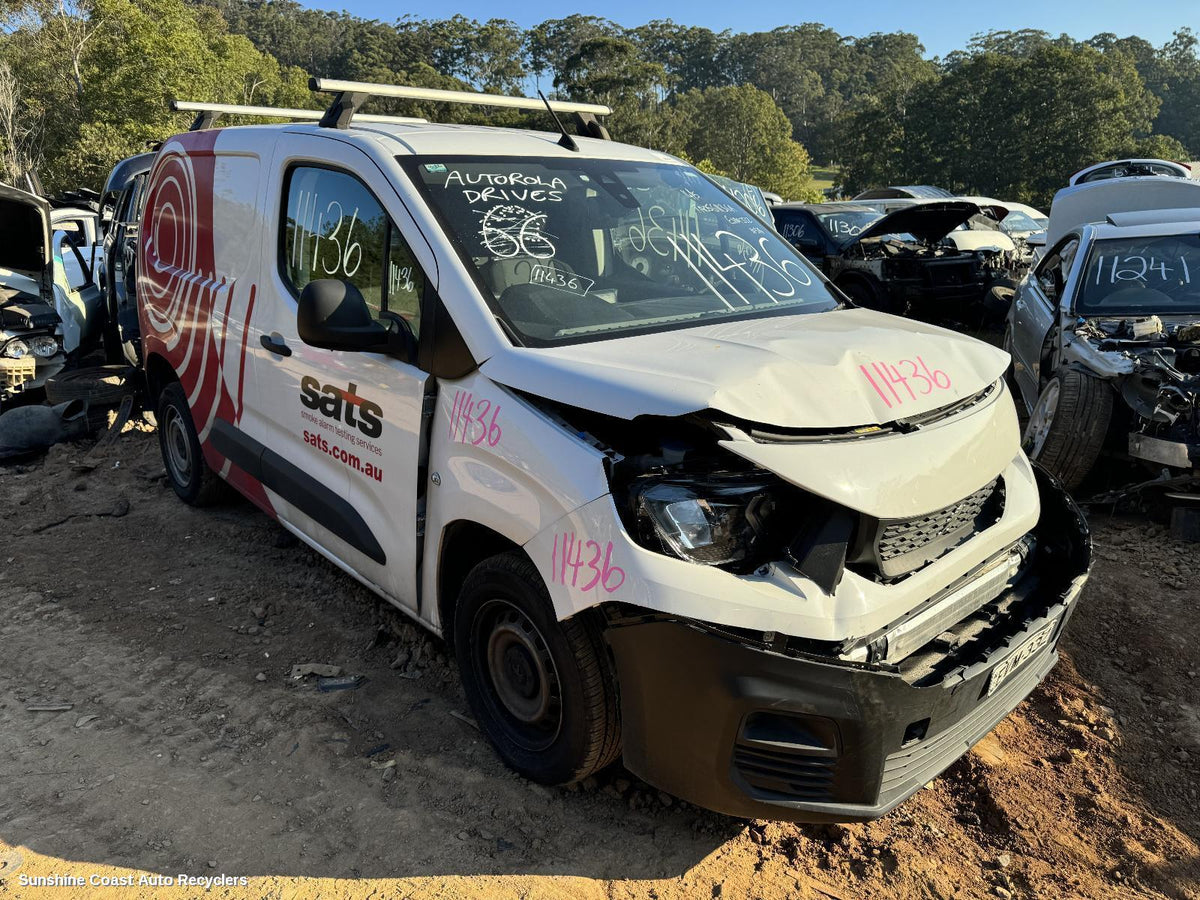 2019-2026 Peugeot Partner Left Front Door Window