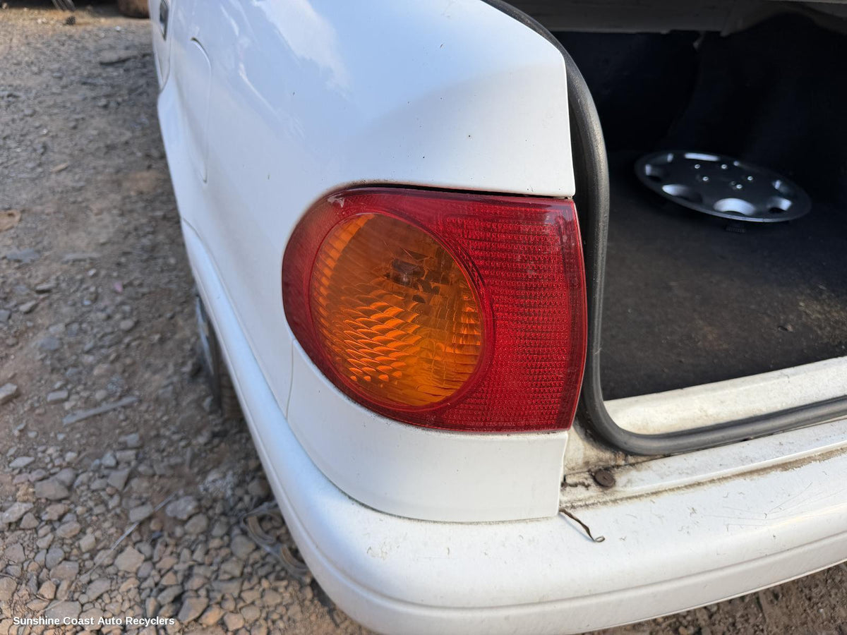 1999-2001 Toyota Corolla Left Taillight