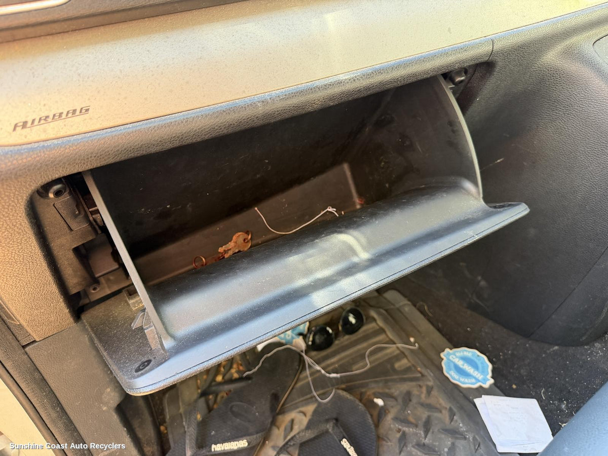2015-2025 Ldv G10 Glove Box