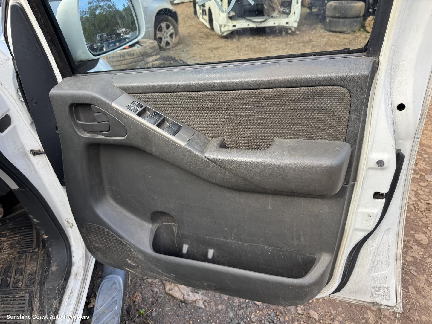 2010 Nissan Navara Door Handle