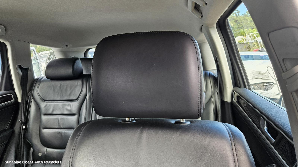 2010-2018 Volkswagen Touareg Headrest