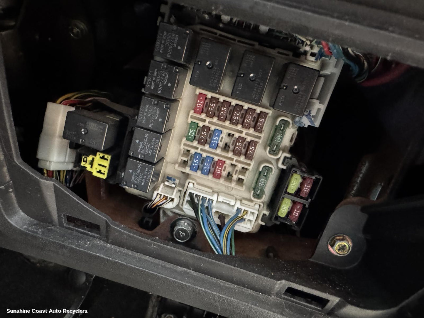 2006-2014 Mitsubishi Pajero Fuse Box