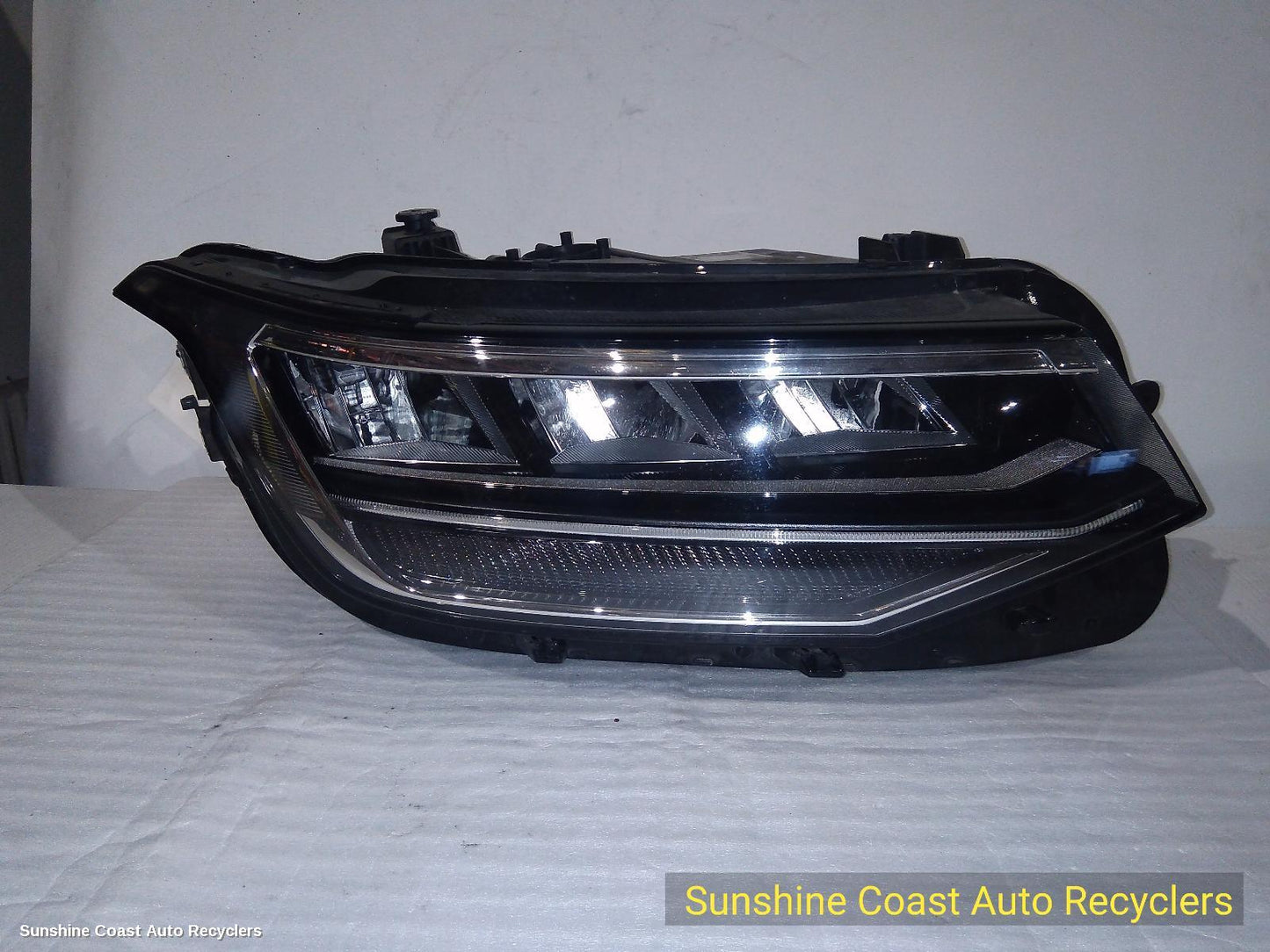 2022 Volkswagen Tiguan Right Headlamp