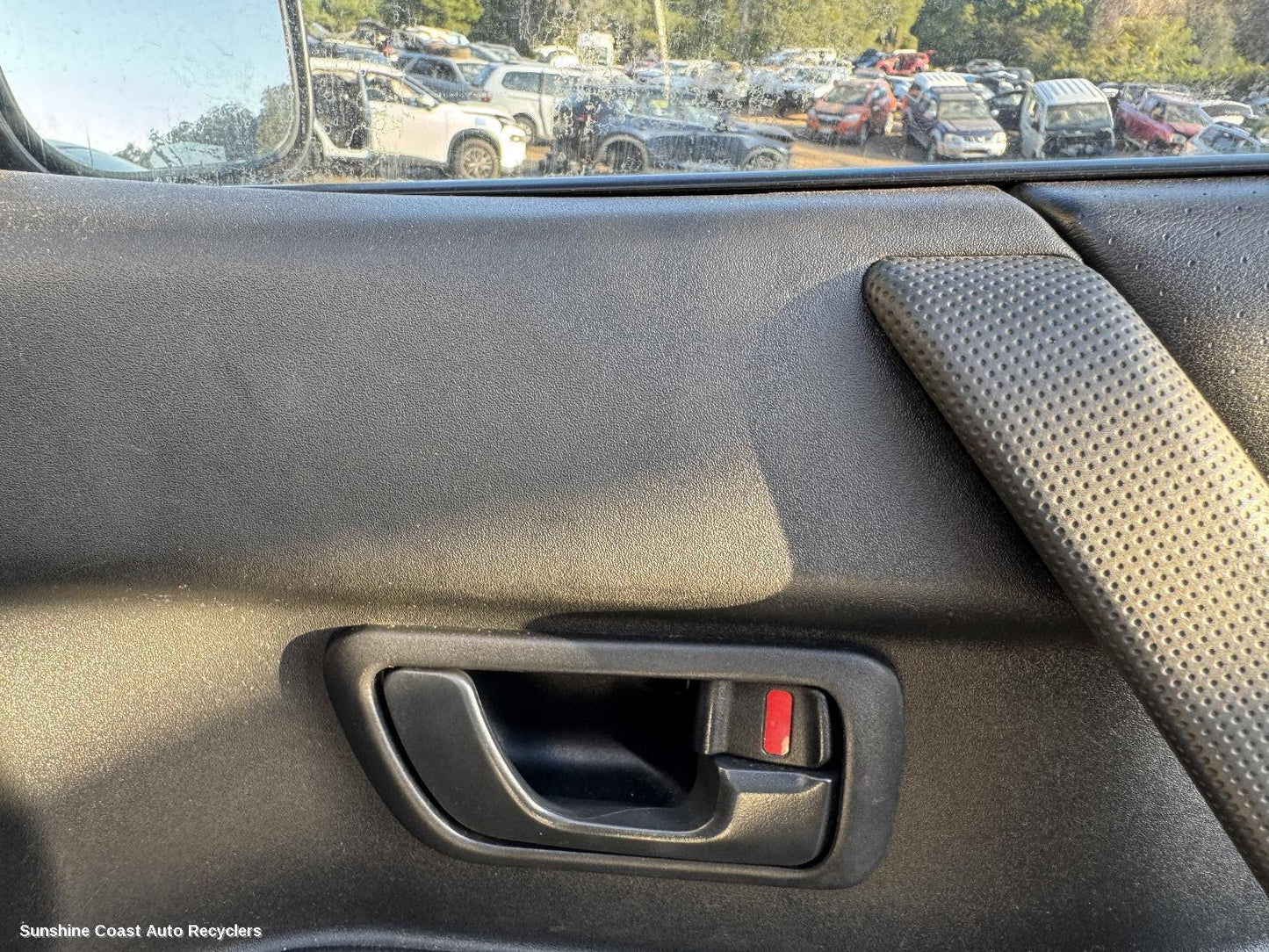 2000-2002 Mitsubishi Pajero Door Handle