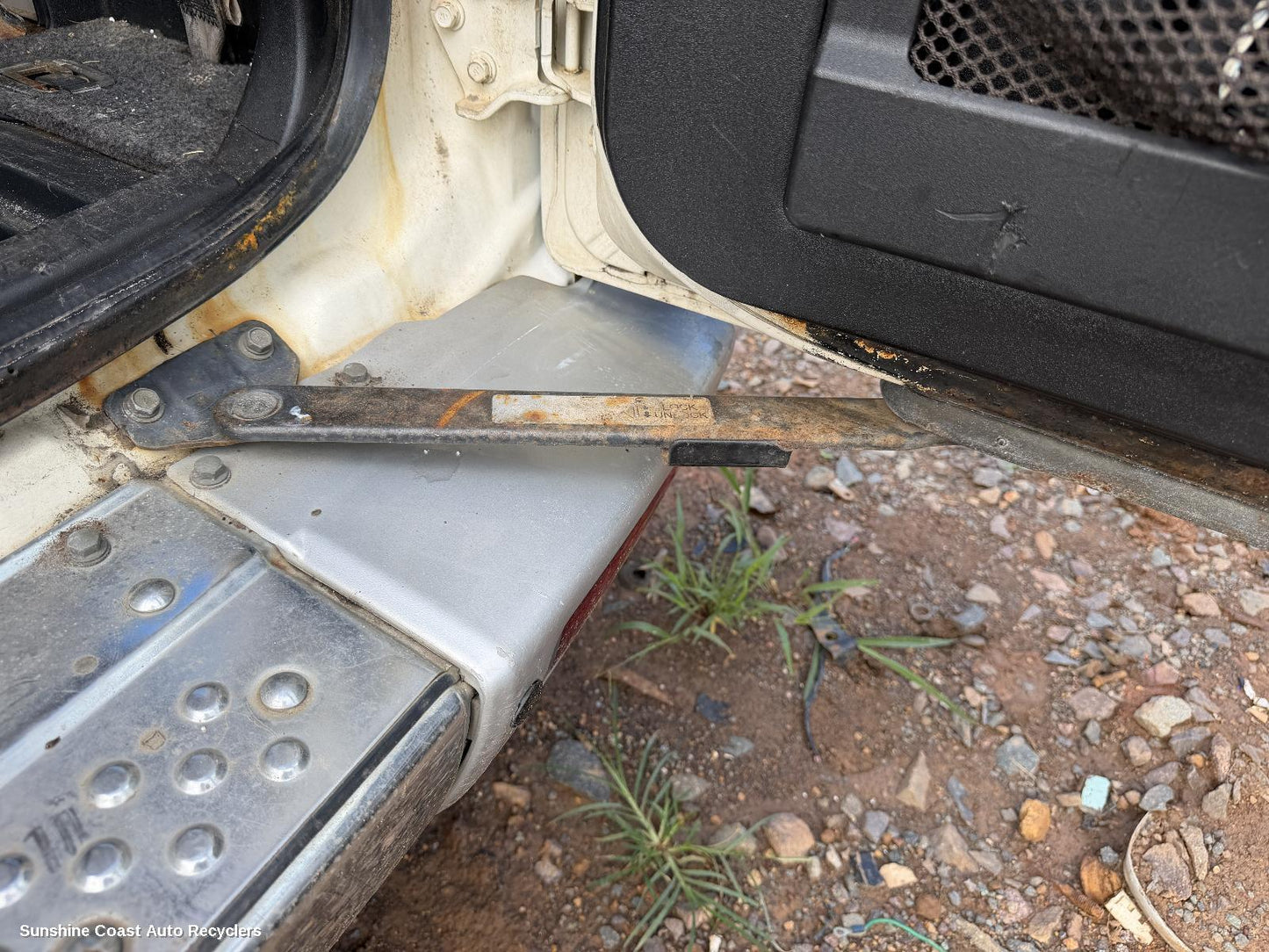 2000-2002 Mitsubishi Pajero Hatch Strut