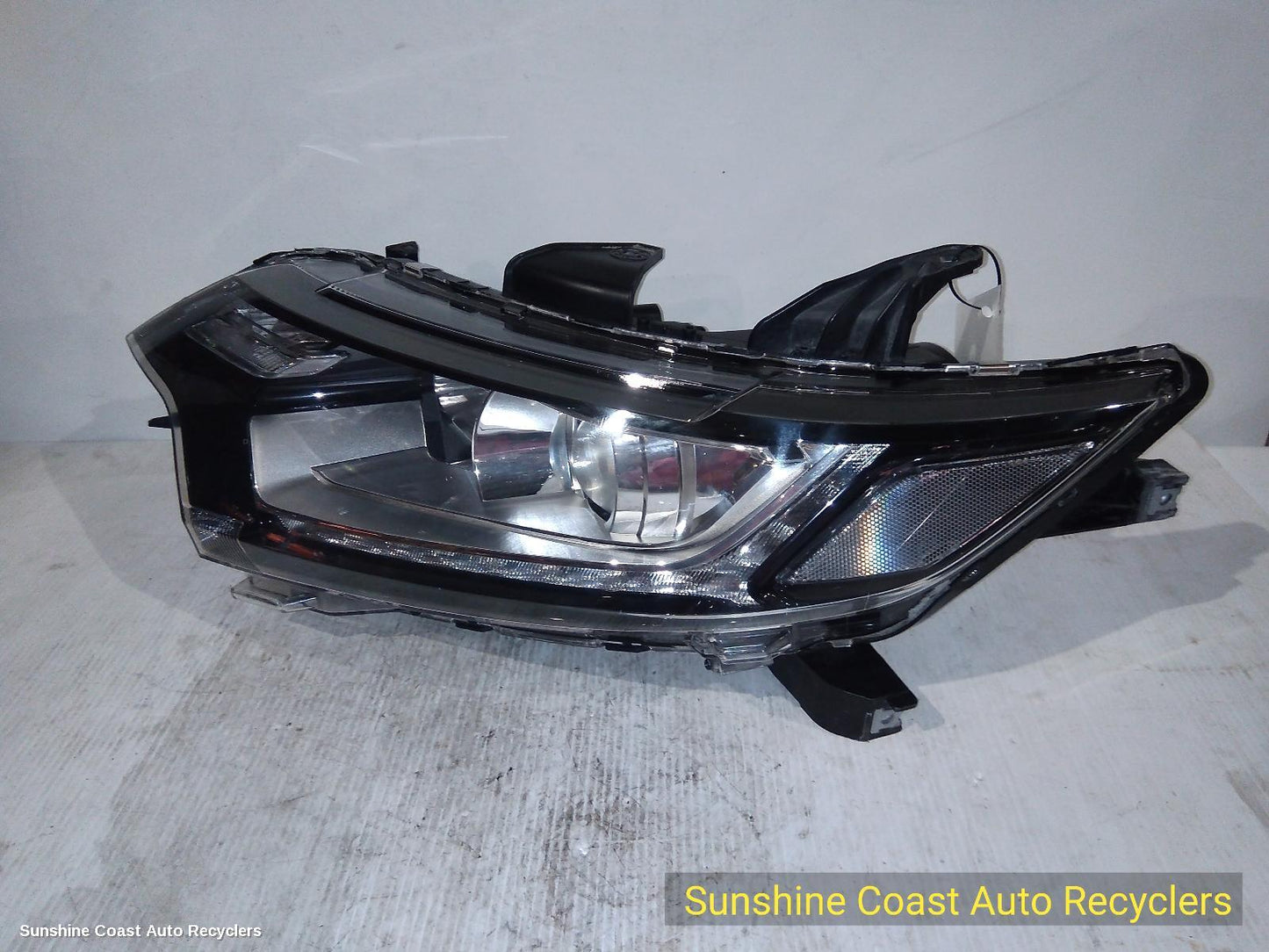 2019 Mitsubishi Outlander Left Headlamp