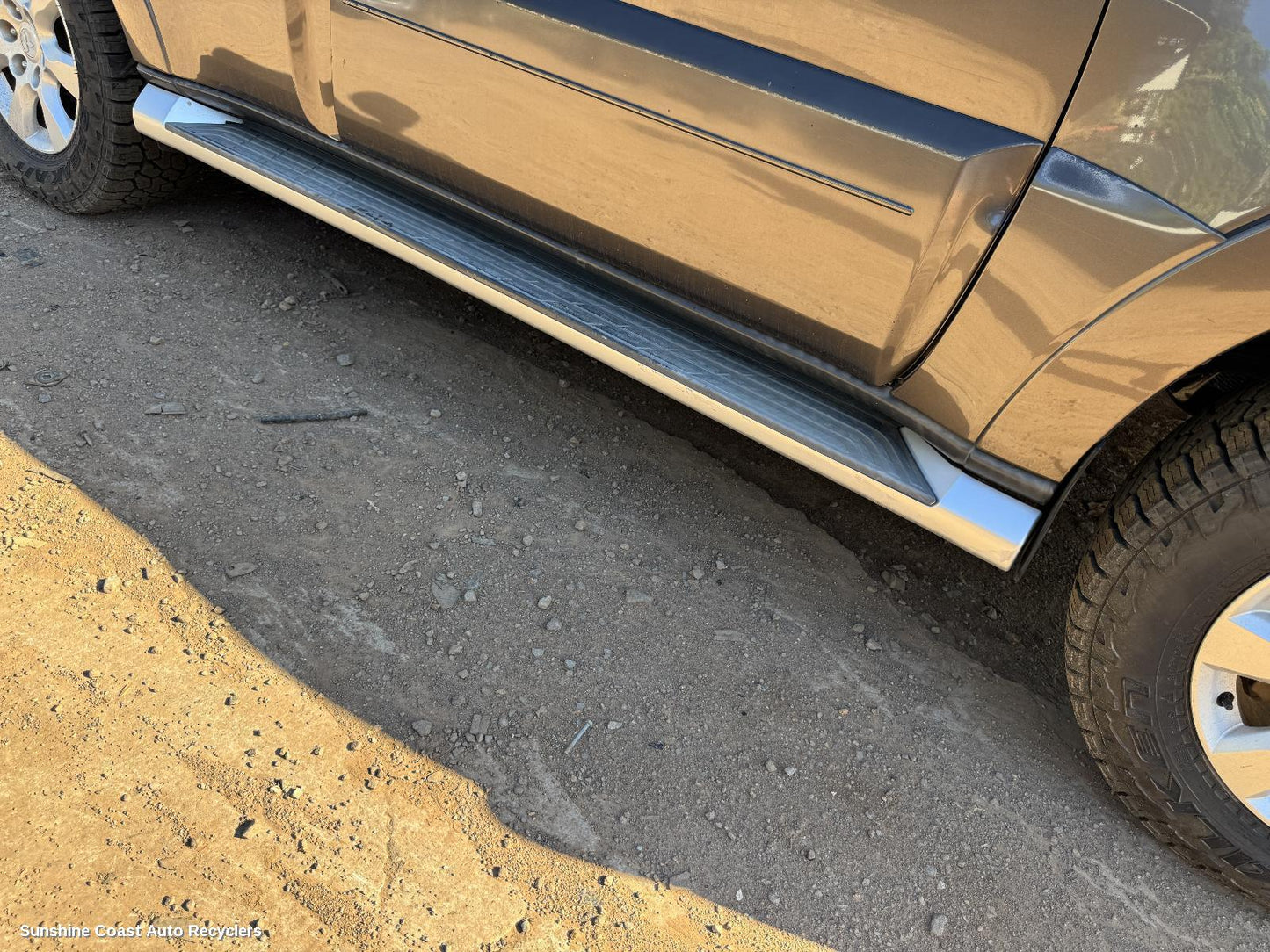 2010 Mitsubishi Pajero Side Step Skirt