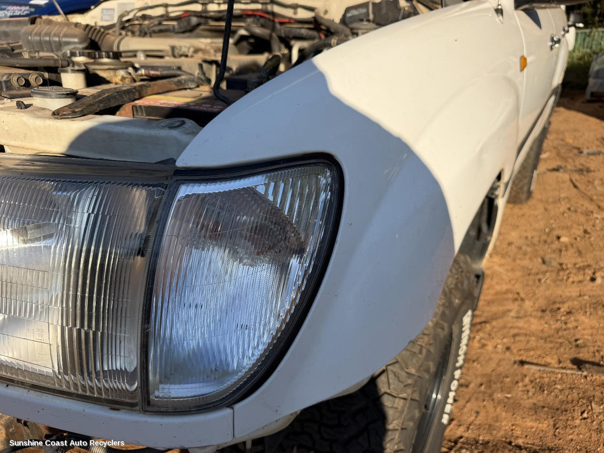 1998-2007 Toyota Landcruiser Left Indicator Fog Side