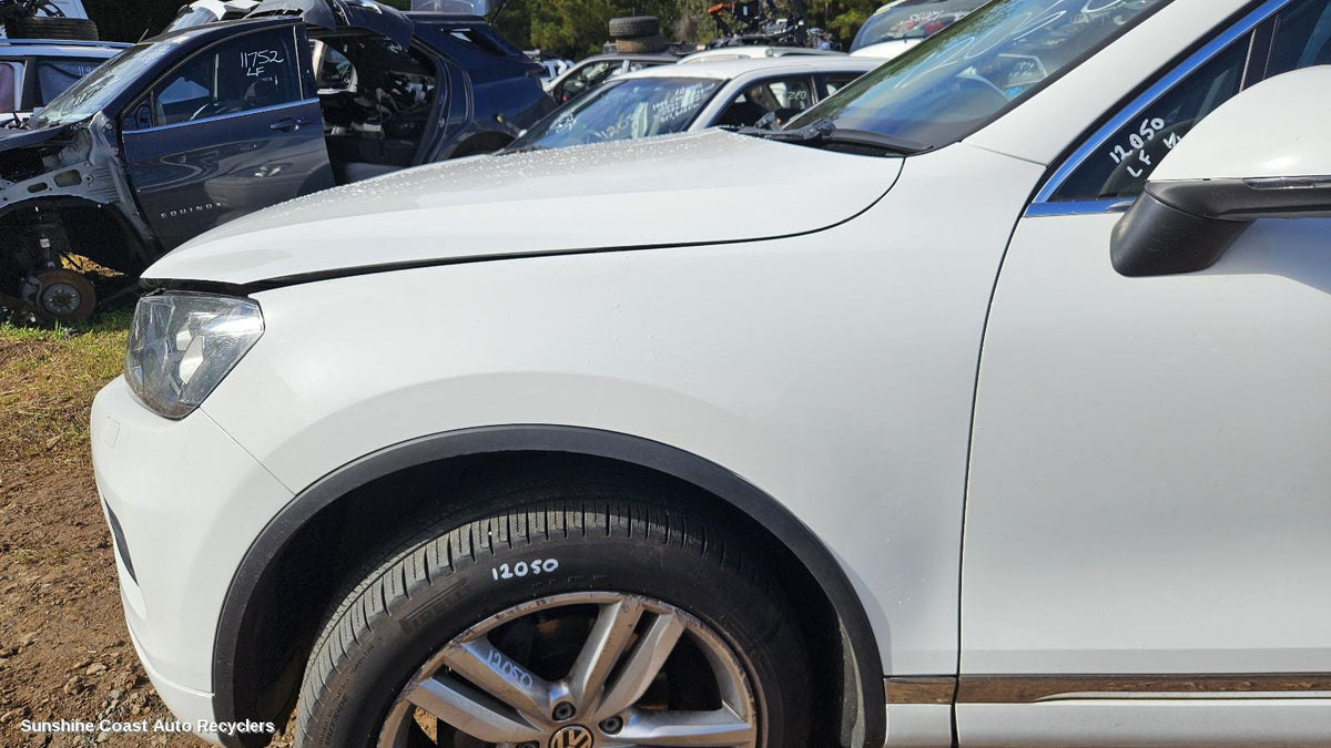 2010-2018 Volkswagen Touareg Left Guard