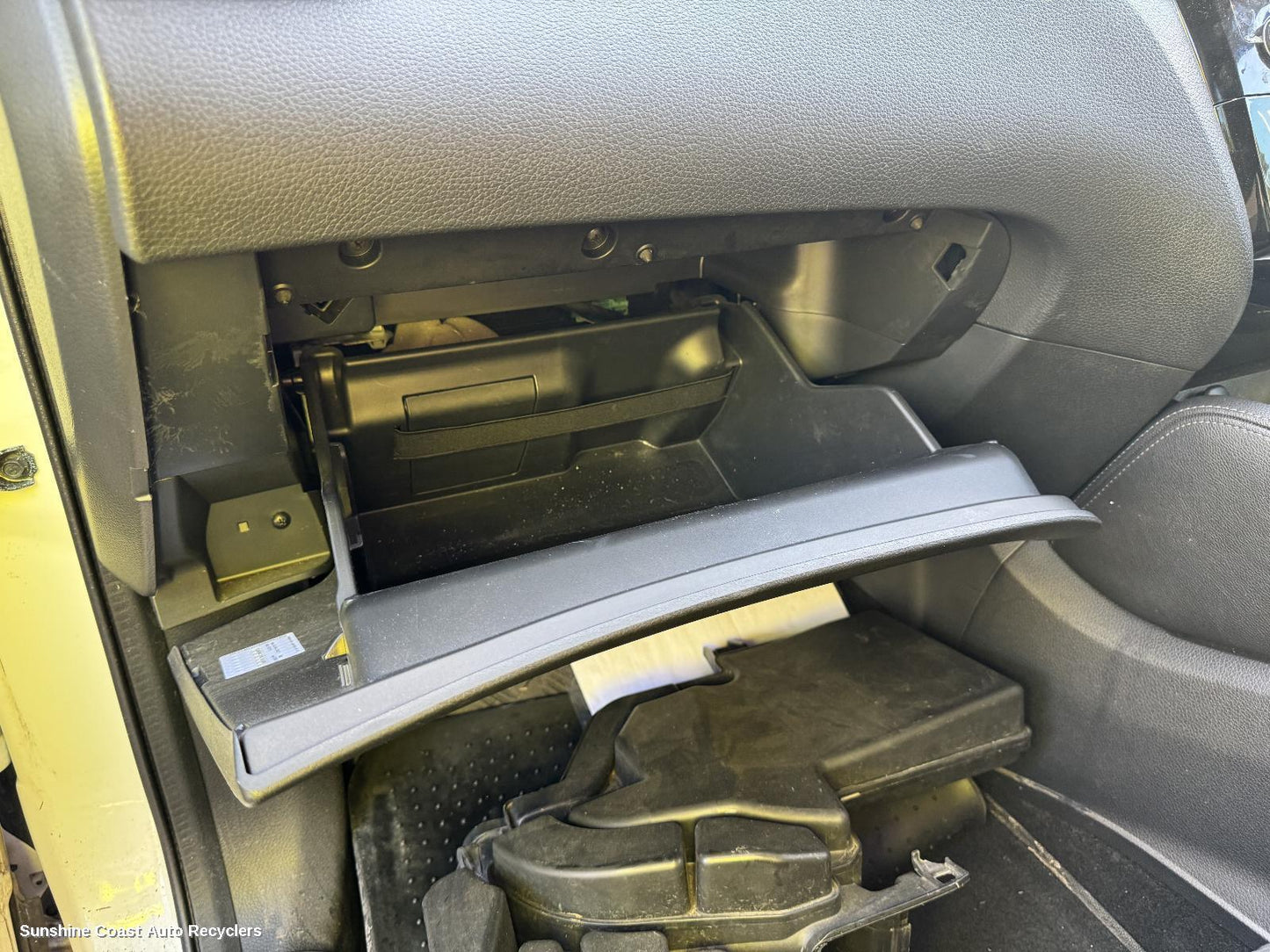 2013-2021 Nissan Qashqai Glove Box