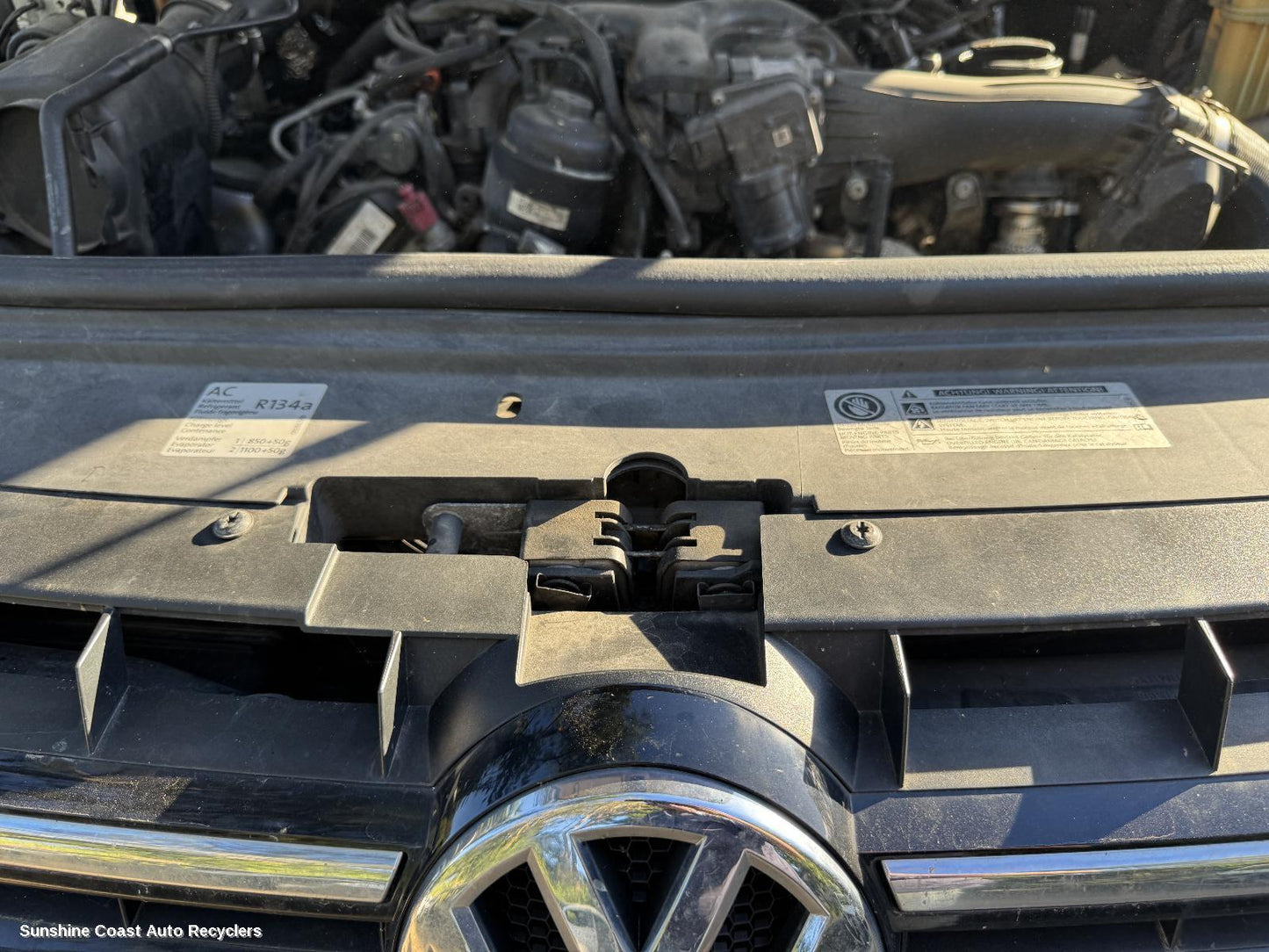 2011 Volkswagen Touareg Bonnet Lock Support
