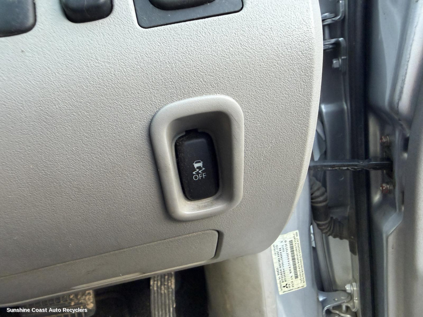 2009-2015 Mitsubishi Challenger Misc Switch Relay