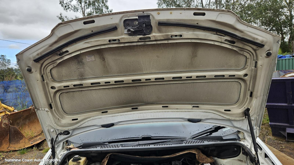 2004-2010 Volkswagen Caddy Bonnet
