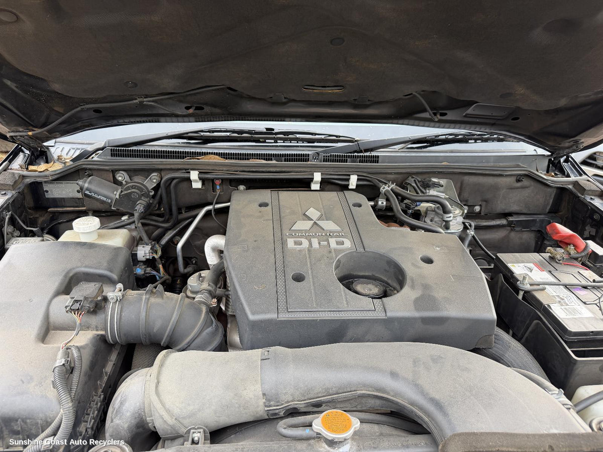 2009-2011 Mitsubishi Pajero Engine
