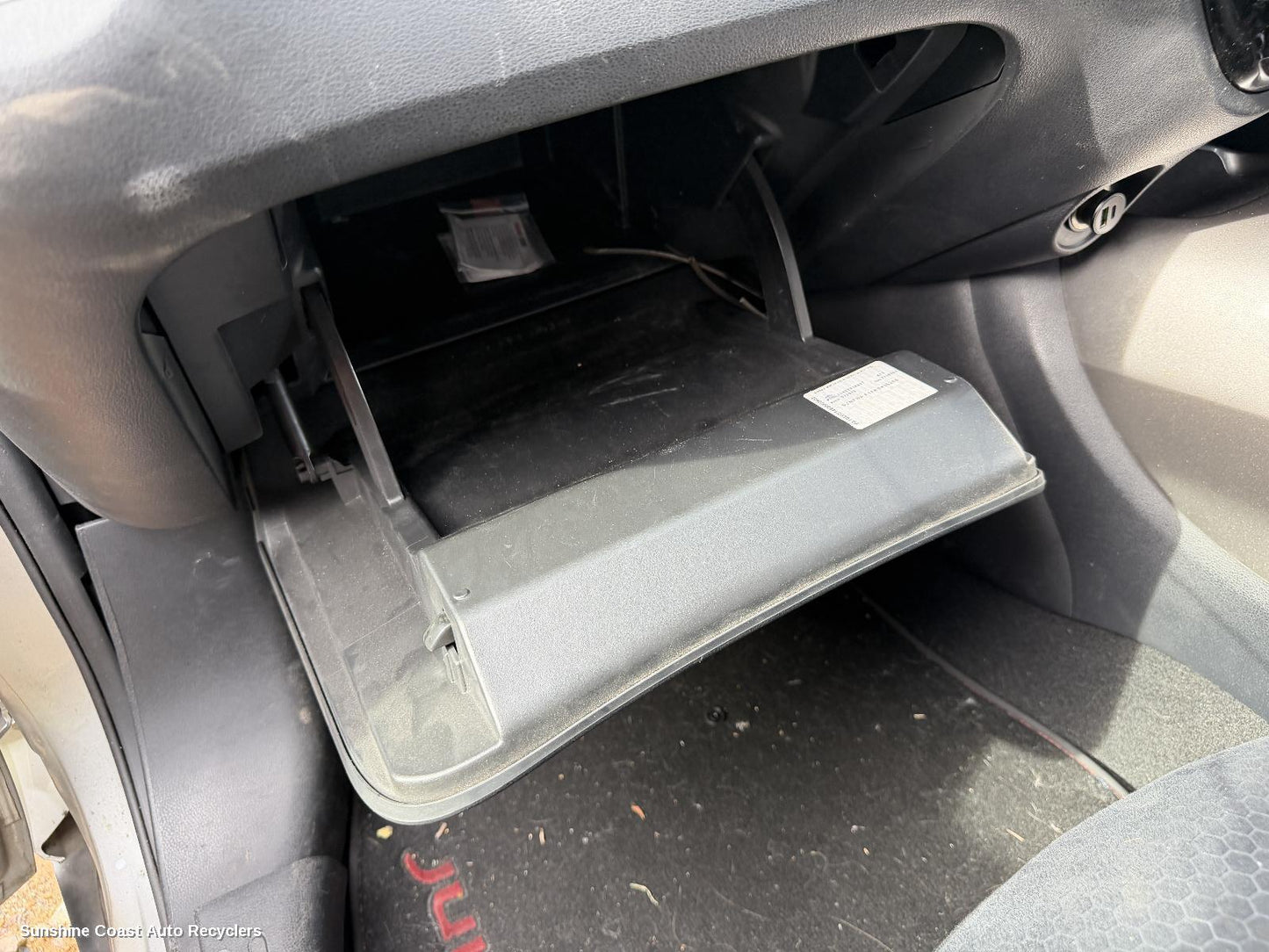 2014 Nissan Juke Glove Box