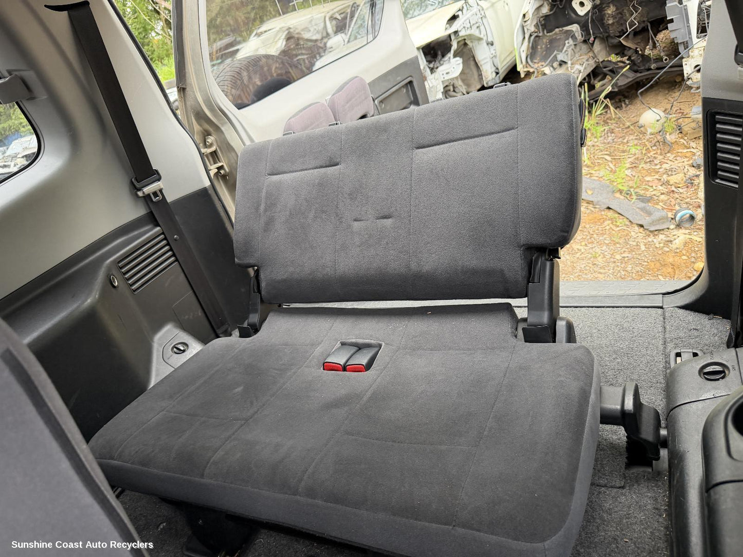 2002-2006 Mitsubishi Pajero 3rd Seat