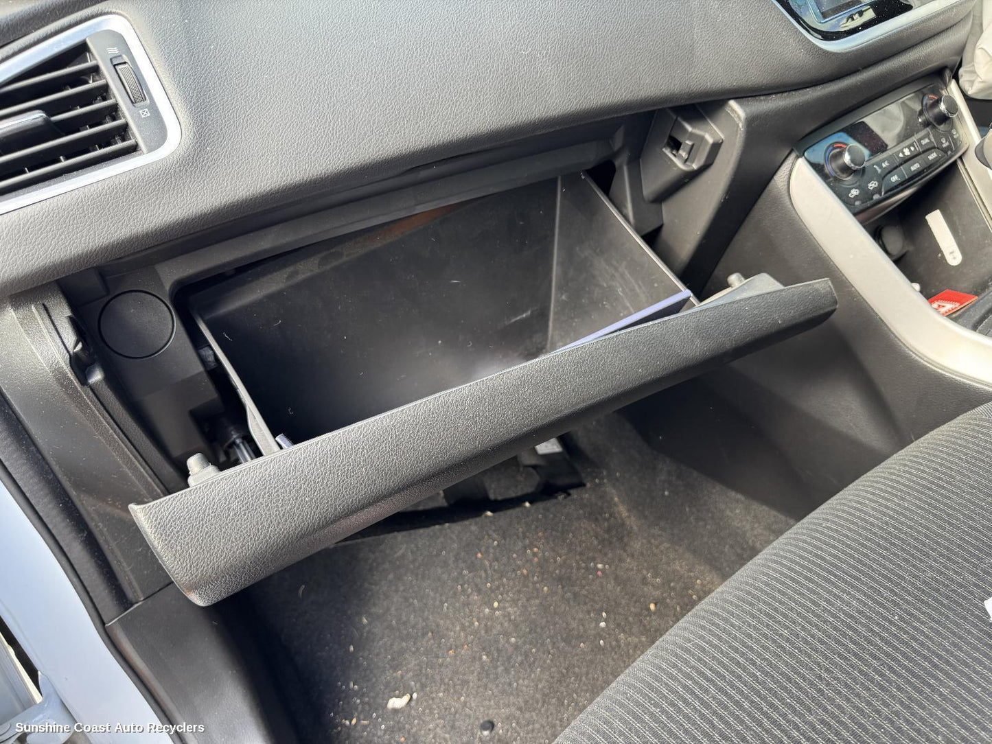2017 Suzuki S-cross Glove Box