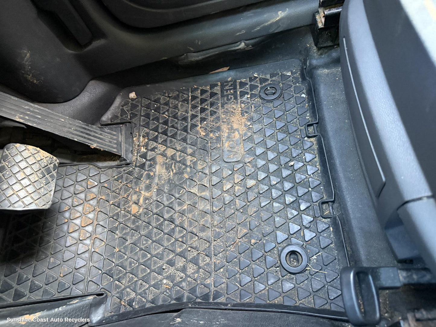 2010-2015 Volkswagen Caddy Floor Mats