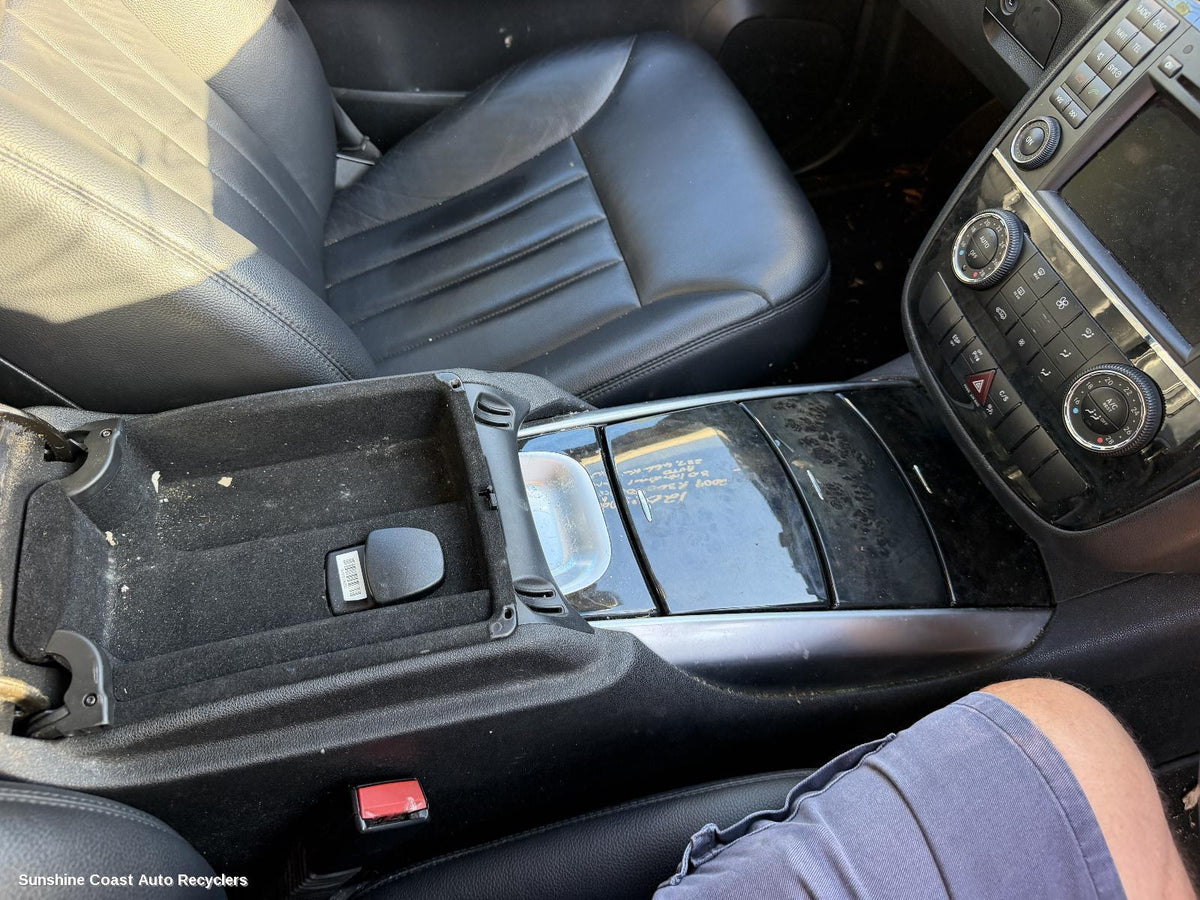 2006-2010 Mercedes R Class Console