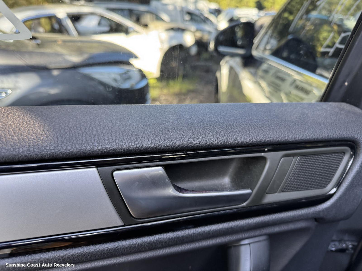 2010-2018 Volkswagen Touareg Door Handle