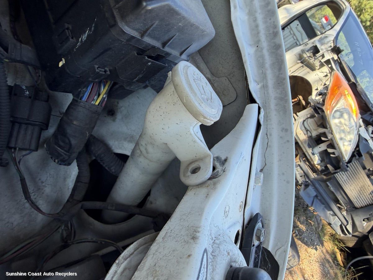 2006-2015 Mitsubishi Triton Washer Bottle