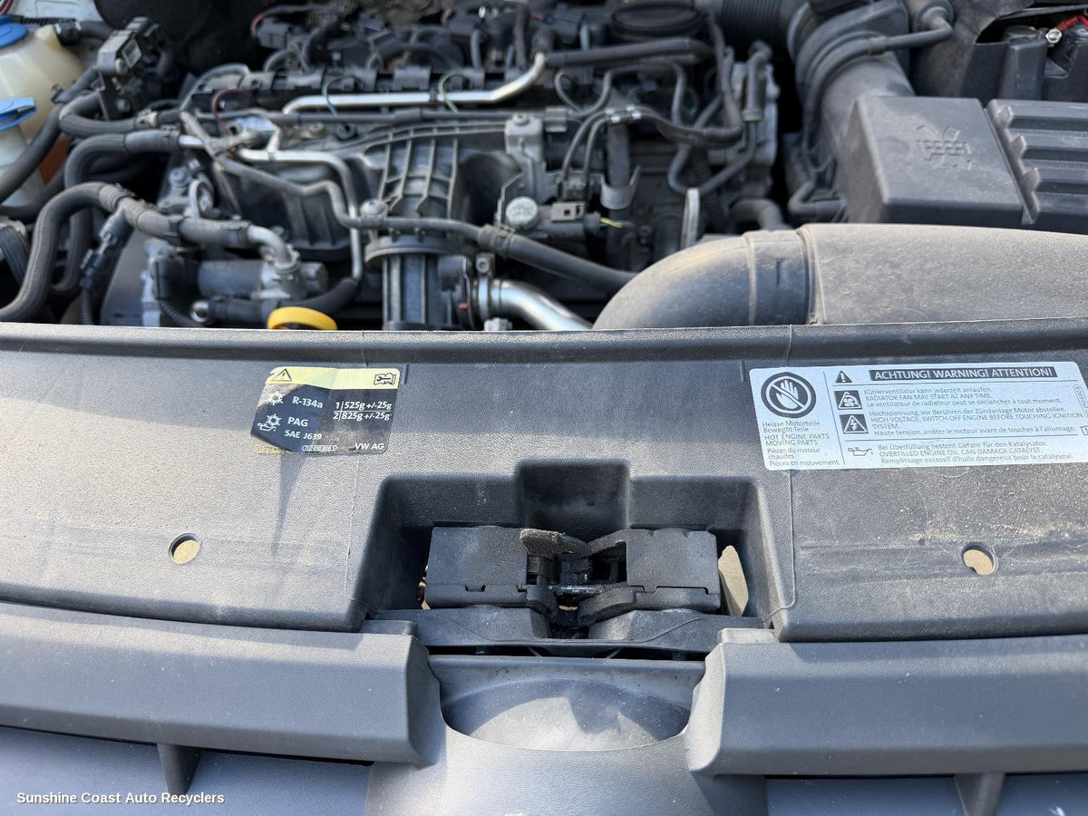 2010-2015 Volkswagen Caddy Bonnet Lock Support