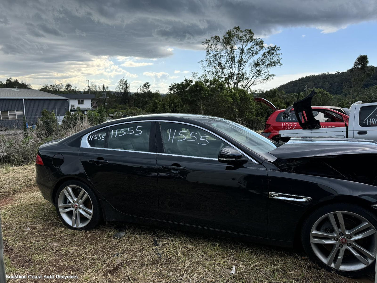 2015-2019 Jaguar Xe Left Front Door