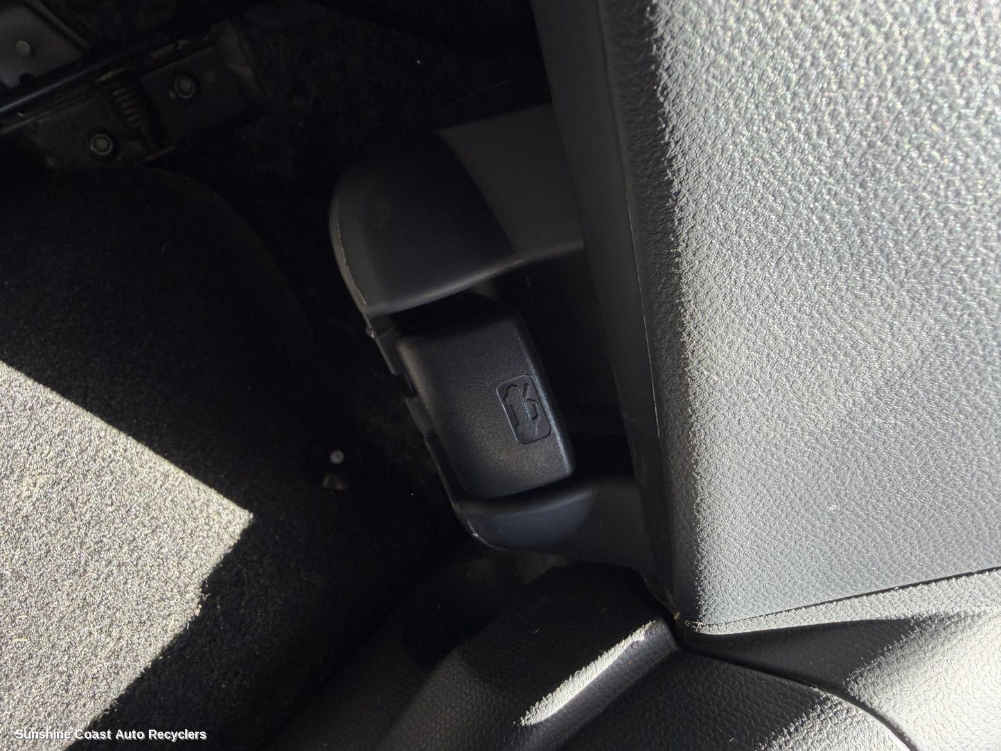 2004-2010 Suzuki Swift Bonnet Release