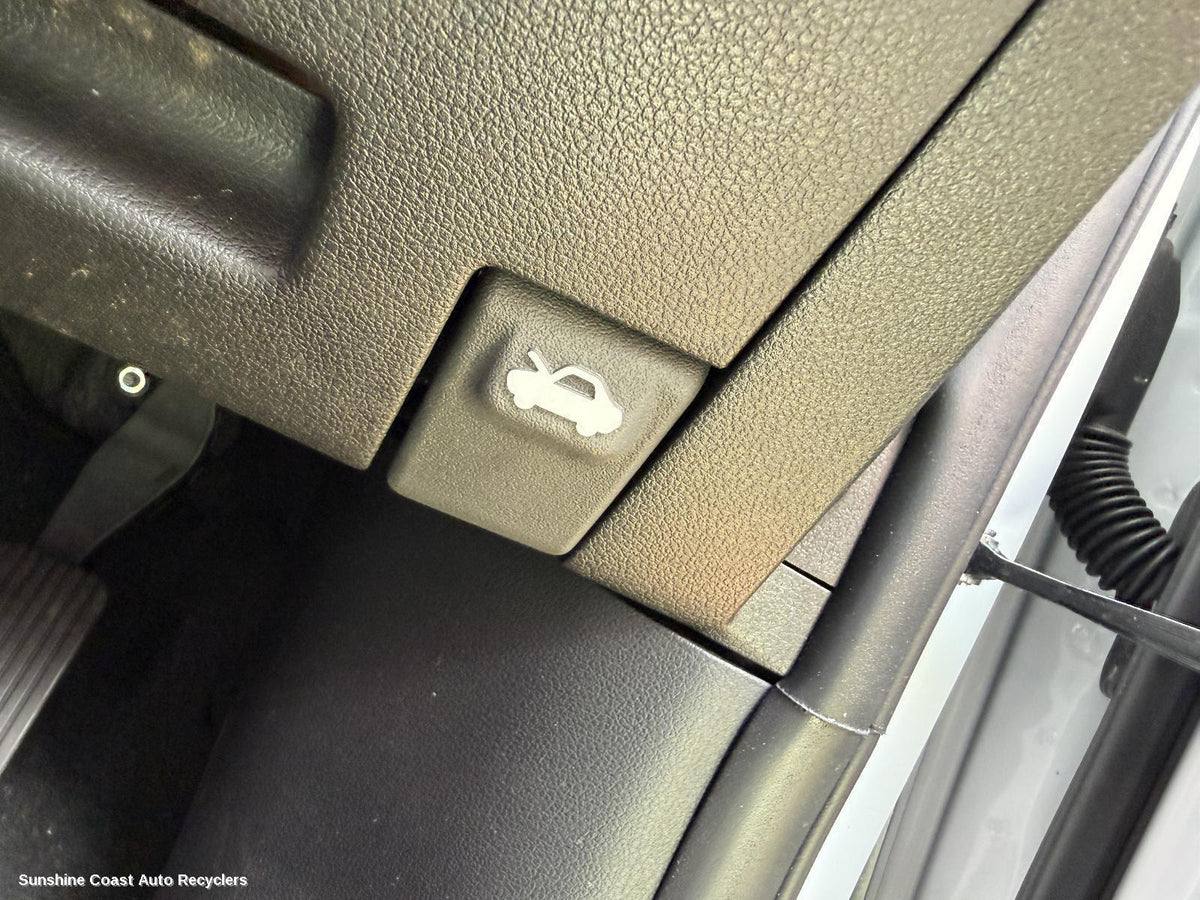 2019-2026 Hyundai Venue Bonnet Release