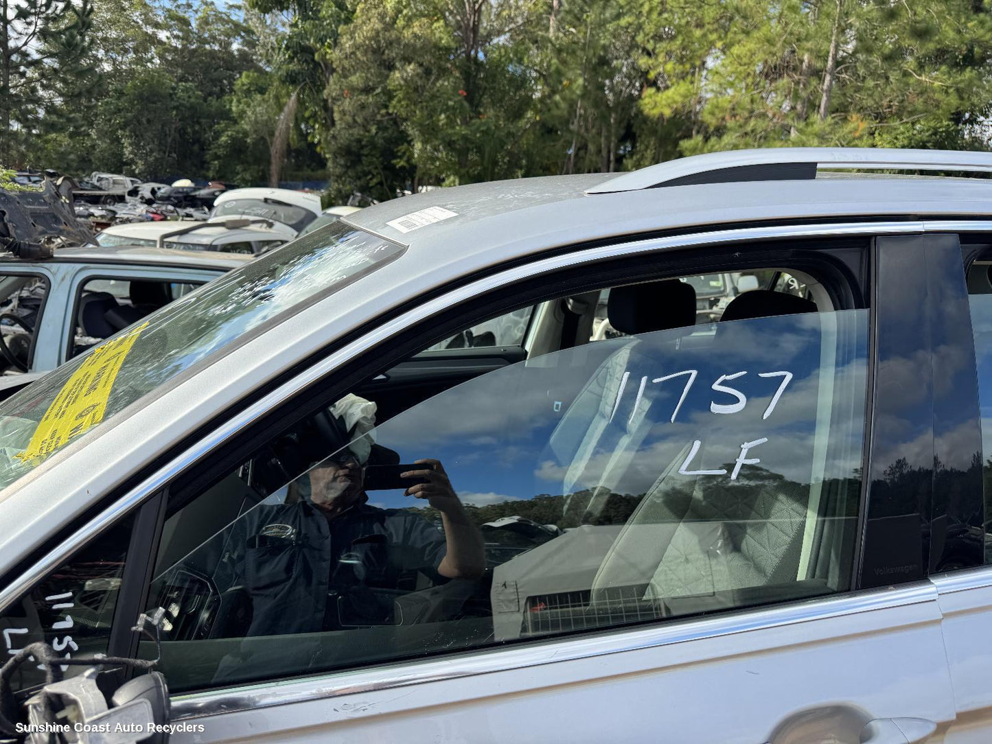2022 Volkswagen Tiguan Left Front Door Window